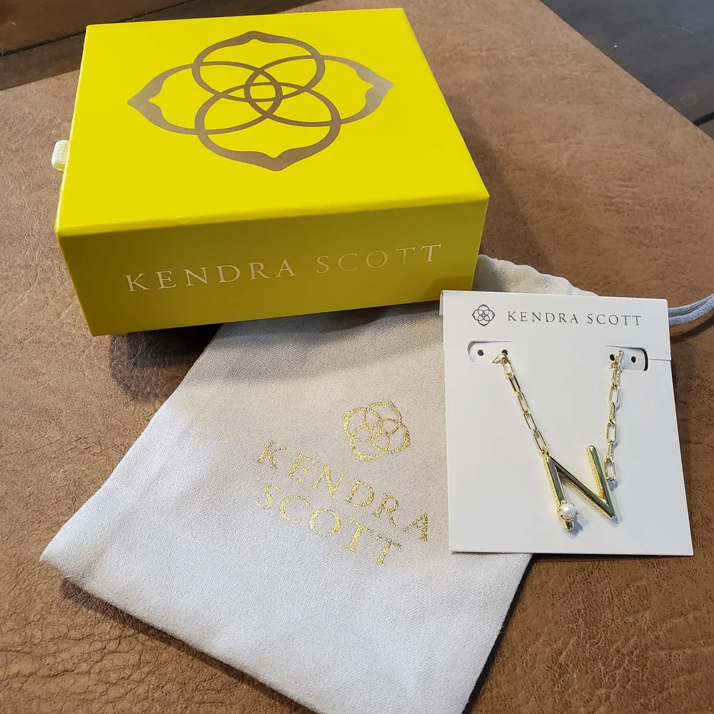 New Kendra Scott "N" Gold Initial Necklace Gift Pearl - Picture 2 of 4